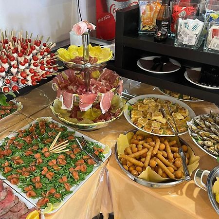 Hotel Napoleon San Mauro Mare Bagian luar foto