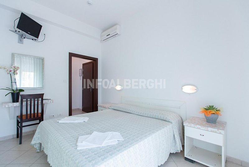 Hotel Napoleon San Mauro Mare Bagian luar foto
