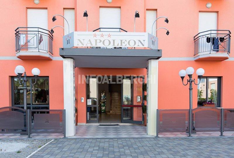 Hotel Napoleon San Mauro Mare Bagian luar foto