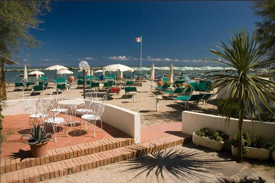 Hotel Napoleon San Mauro Mare Bagian luar foto