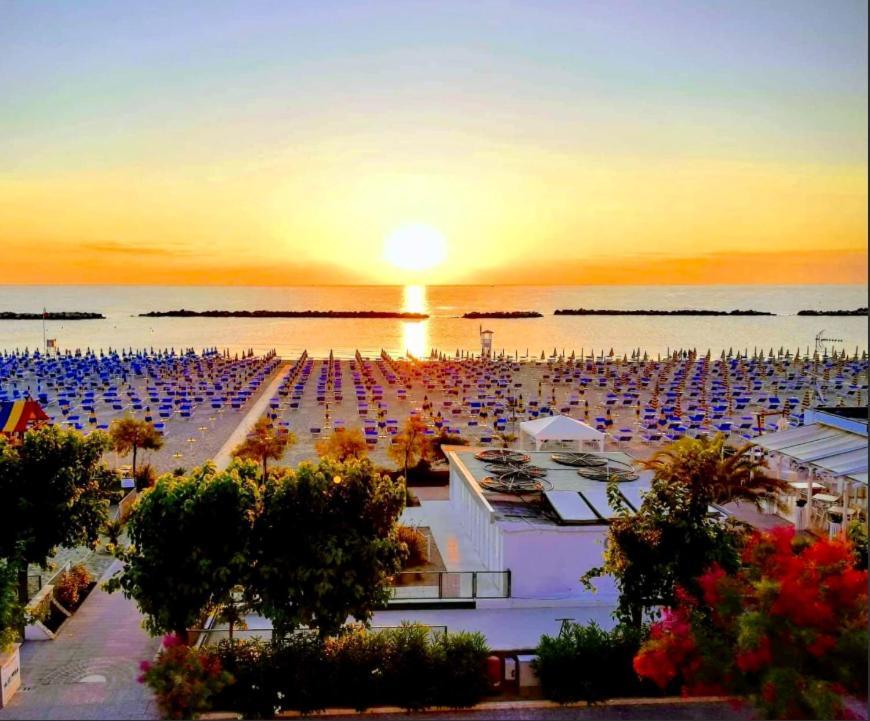 Hotel Napoleon San Mauro Mare Bagian luar foto