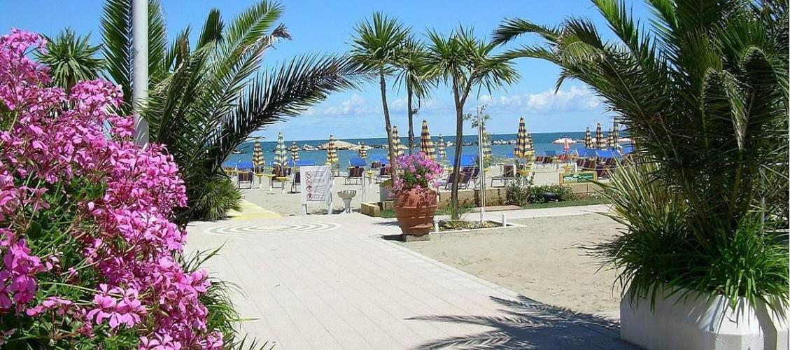Hotel Napoleon San Mauro Mare Bagian luar foto
