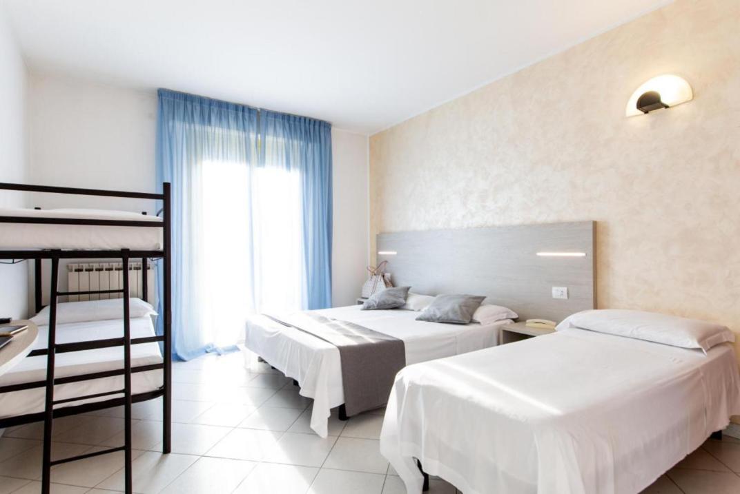 Hotel Napoleon San Mauro Mare Bagian luar foto
