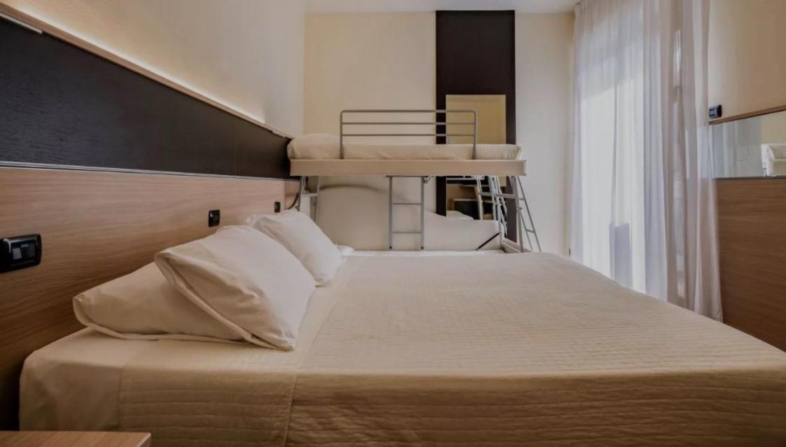 Hotel Napoleon San Mauro Mare Bagian luar foto