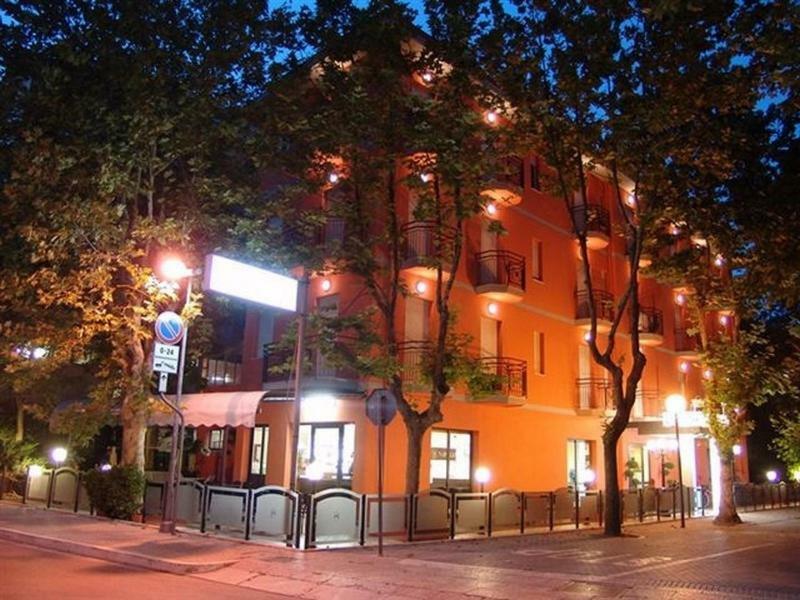 Hotel Napoleon San Mauro Mare Bagian luar foto